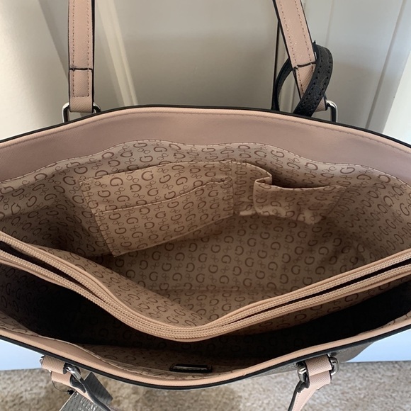 Guess Walsh Travel Tote with pouch NEW with tags! - Picture 7 of 10